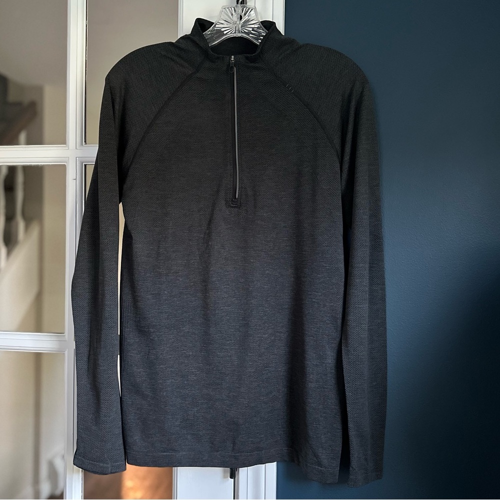 Lululemon Men's Metal Vent Tech 1/2 Zip in Deep Coal/ Black, Size Small